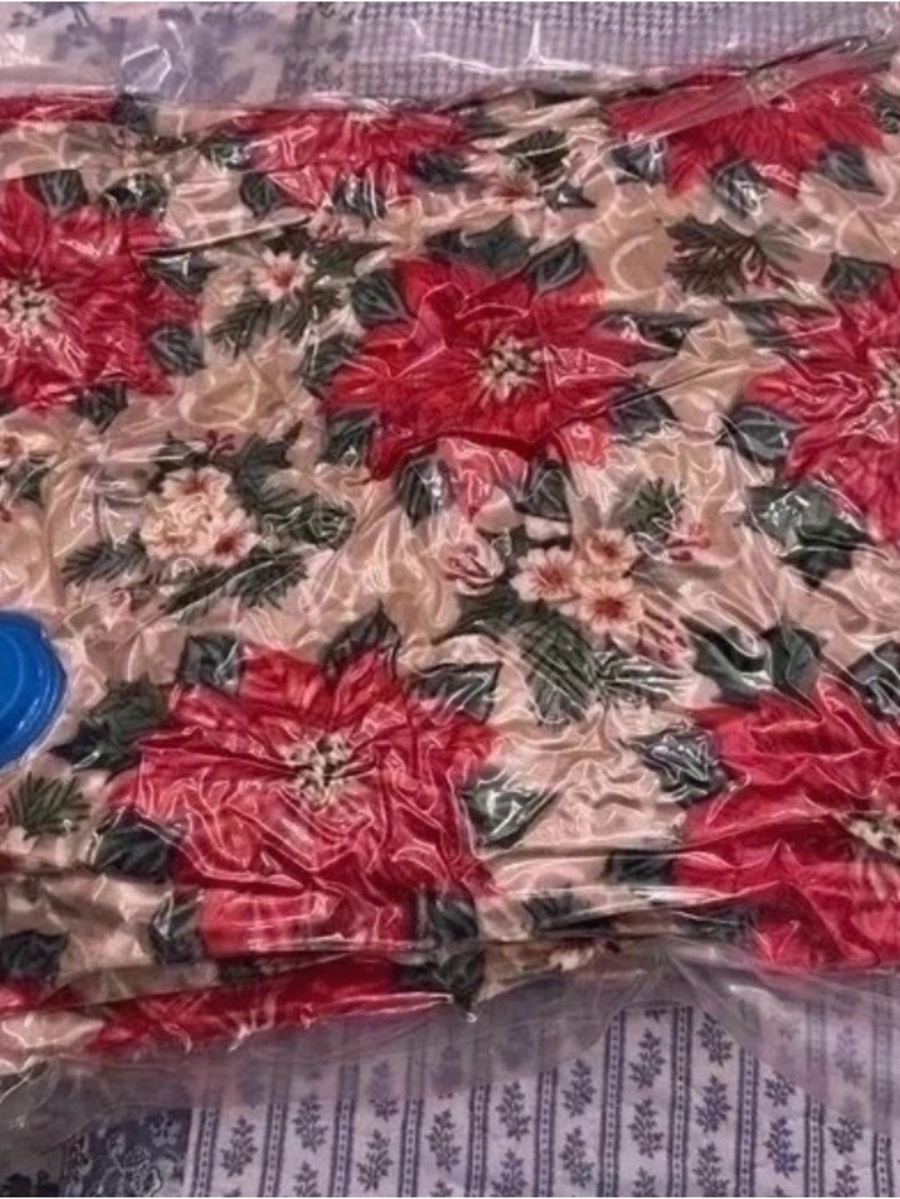 Berkshire Poinsetti Christmas Plush Throw Blanket new